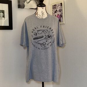 Gray Graphic T-Shirt “Real friend don’t need to be perfect,Just Happy” XL